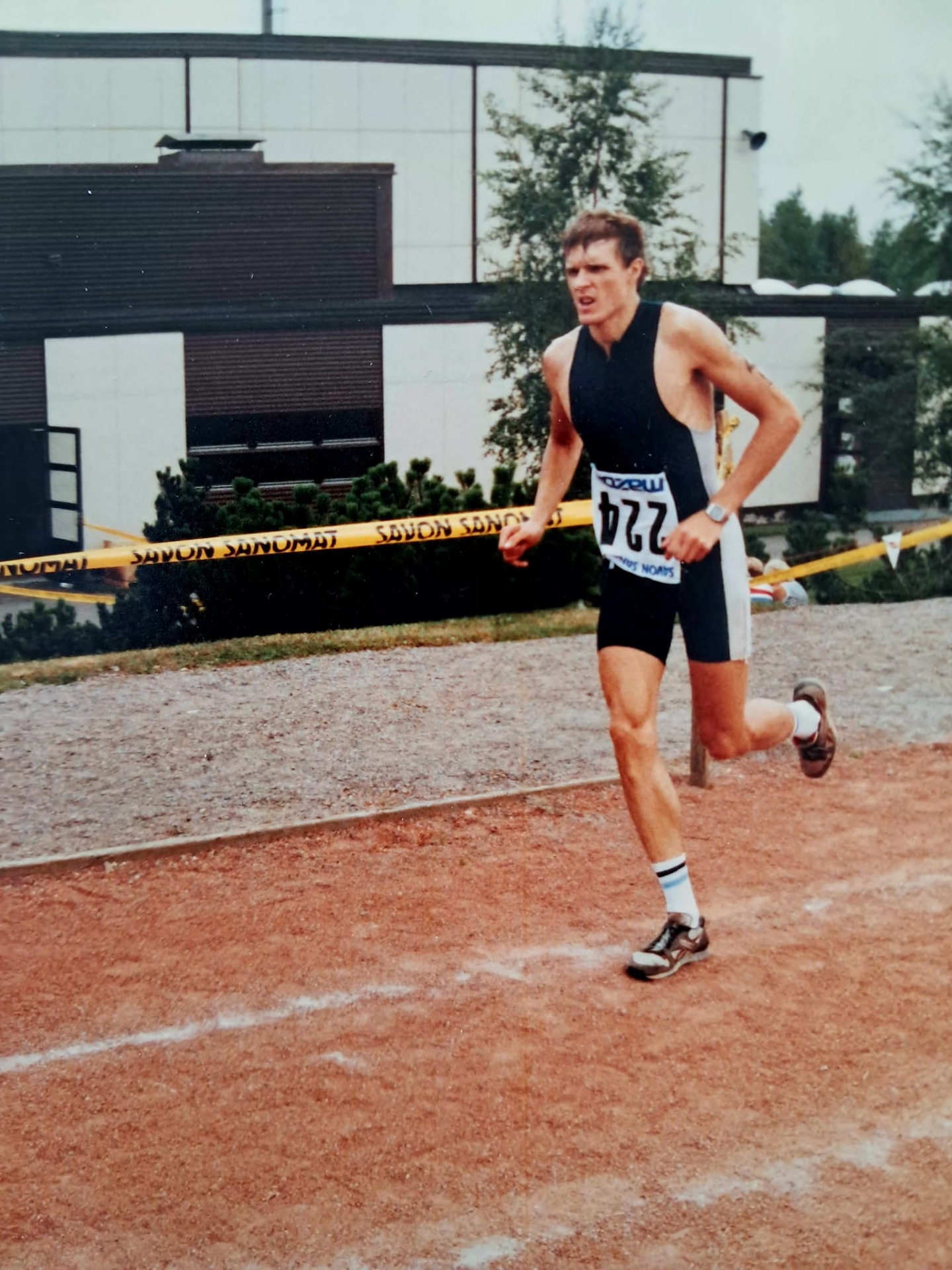 Joroinen 1988, juoksuosuuden loppua. Numerolappukin on väärin päin:)